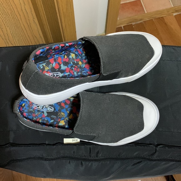 KEEN Shoes - Picture 2 of 12